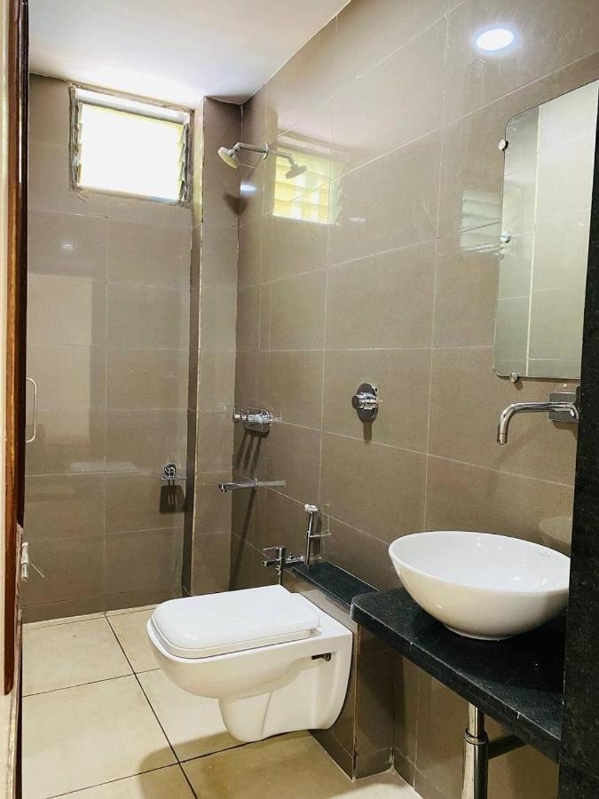 Hotel Tirth Ankleshwar Zewnętrze zdjęcie
