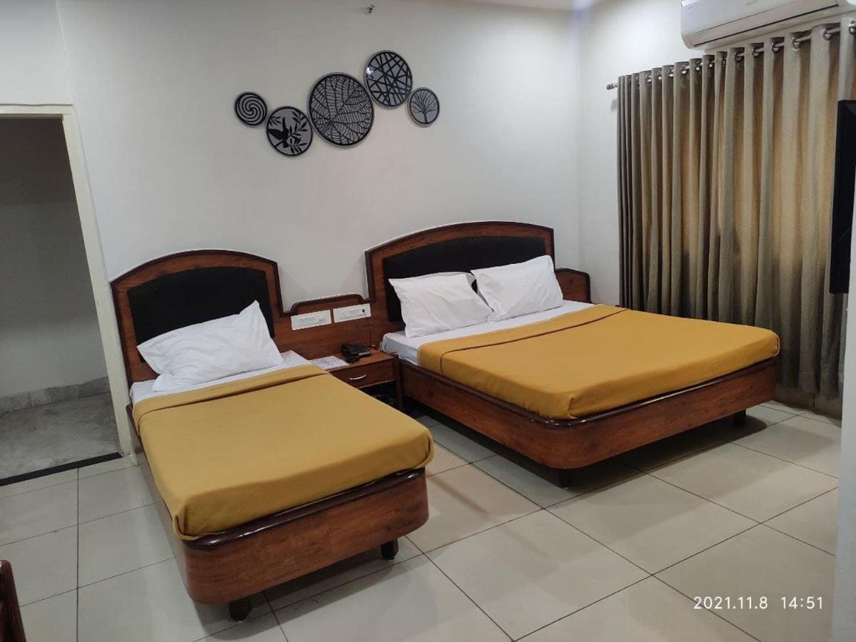 Hotel Tirth Ankleshwar Zewnętrze zdjęcie