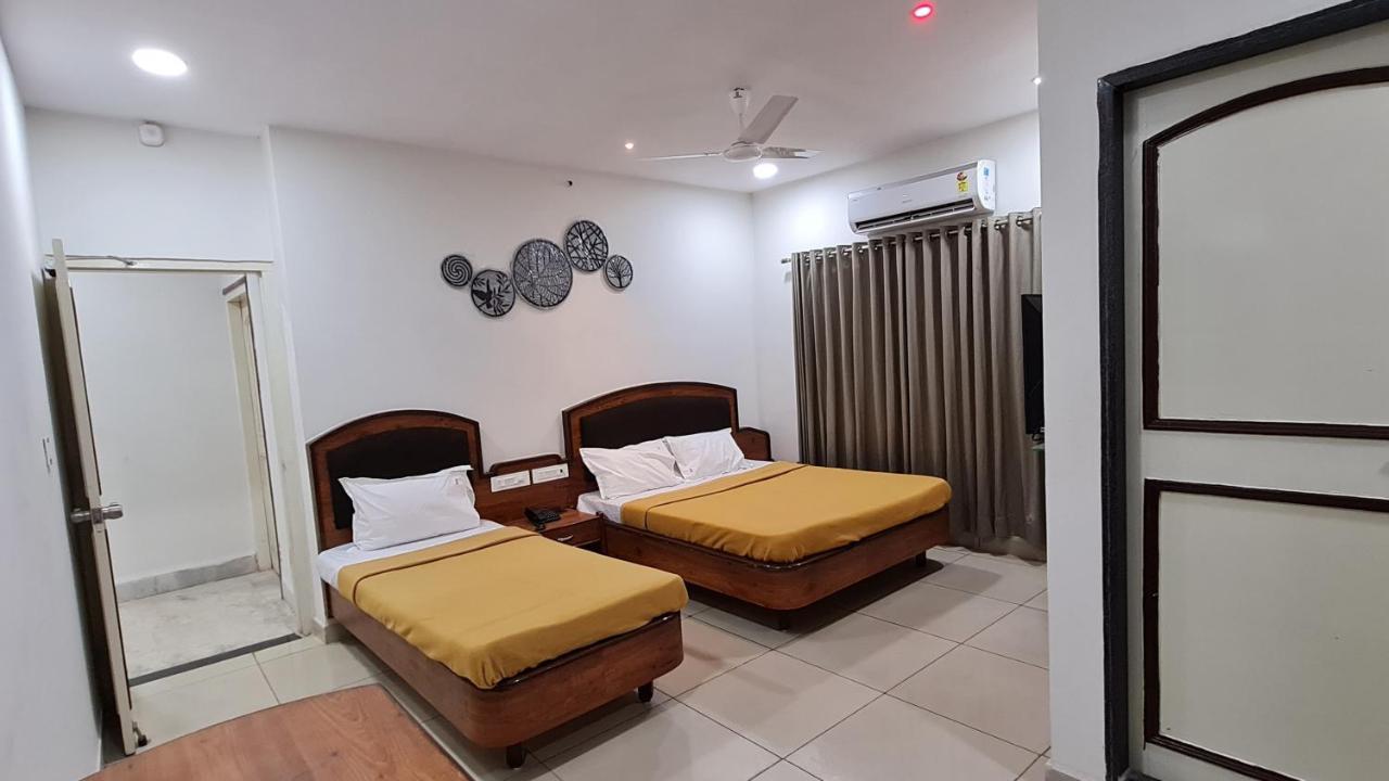 Hotel Tirth Ankleshwar Zewnętrze zdjęcie