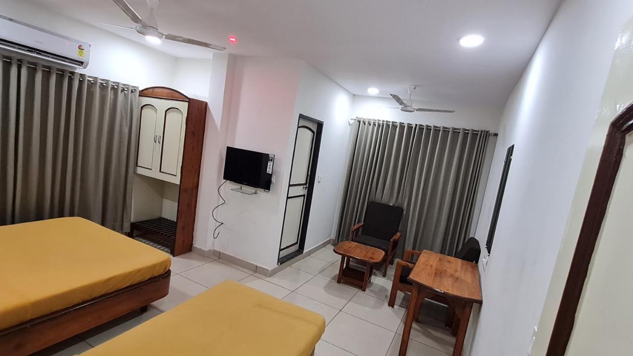 Hotel Tirth Ankleshwar Zewnętrze zdjęcie