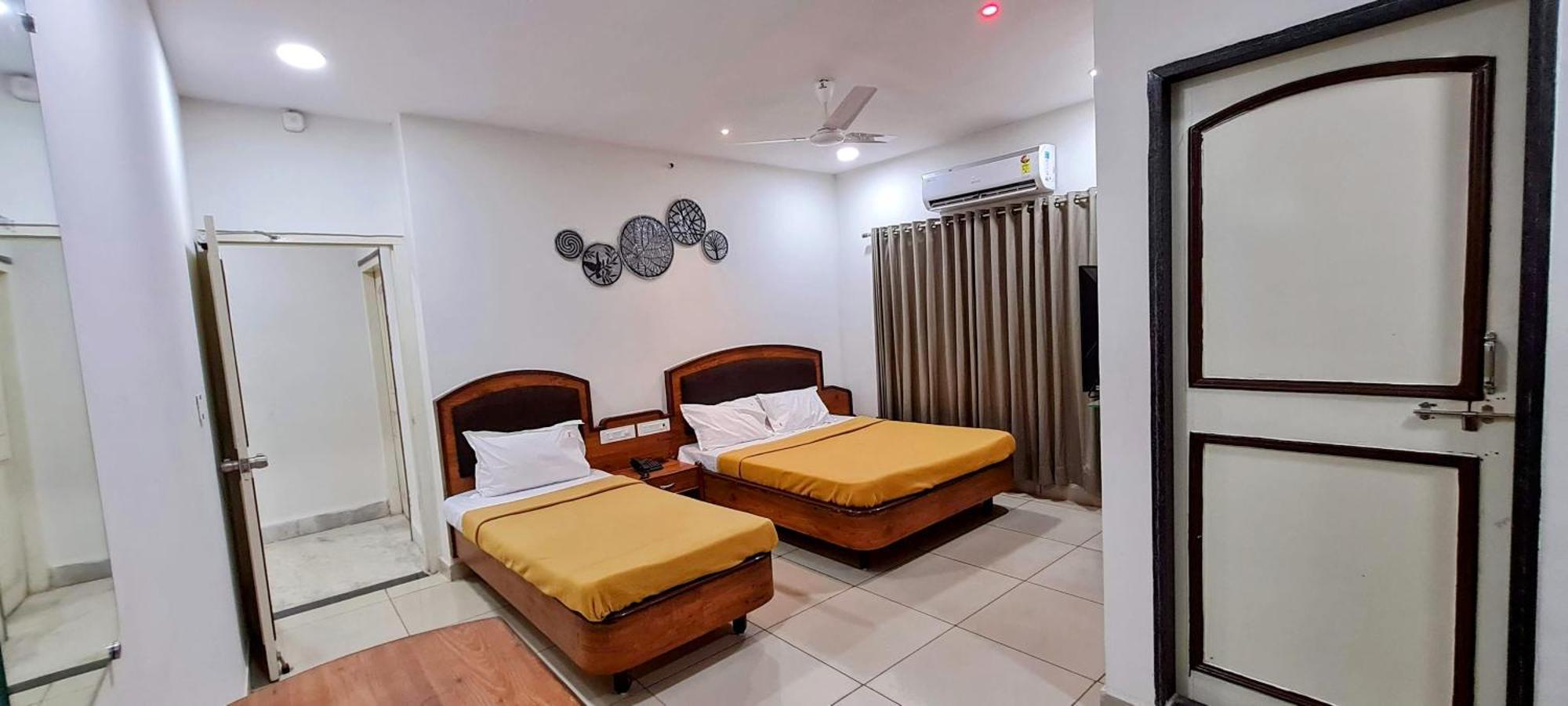 Hotel Tirth Ankleshwar Zewnętrze zdjęcie