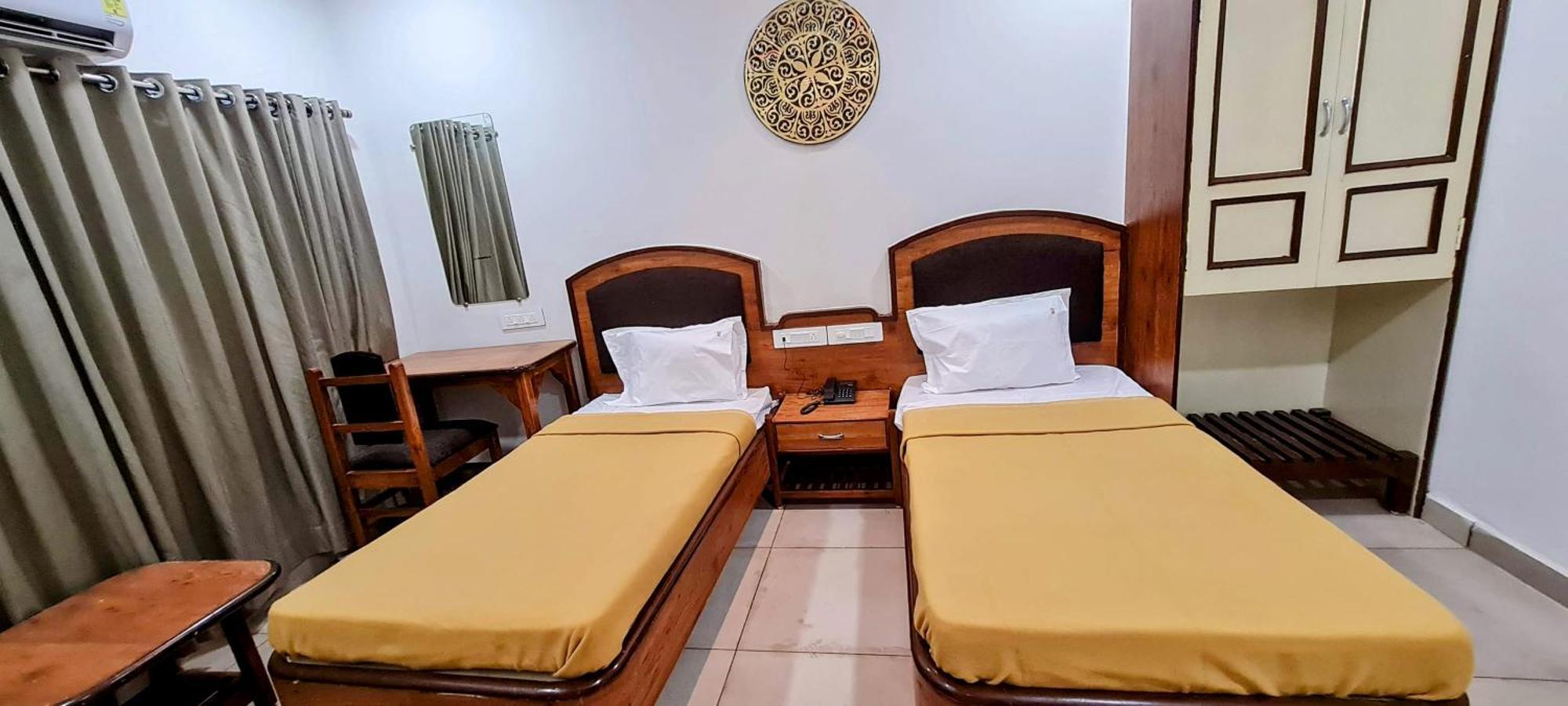 Hotel Tirth Ankleshwar Zewnętrze zdjęcie
